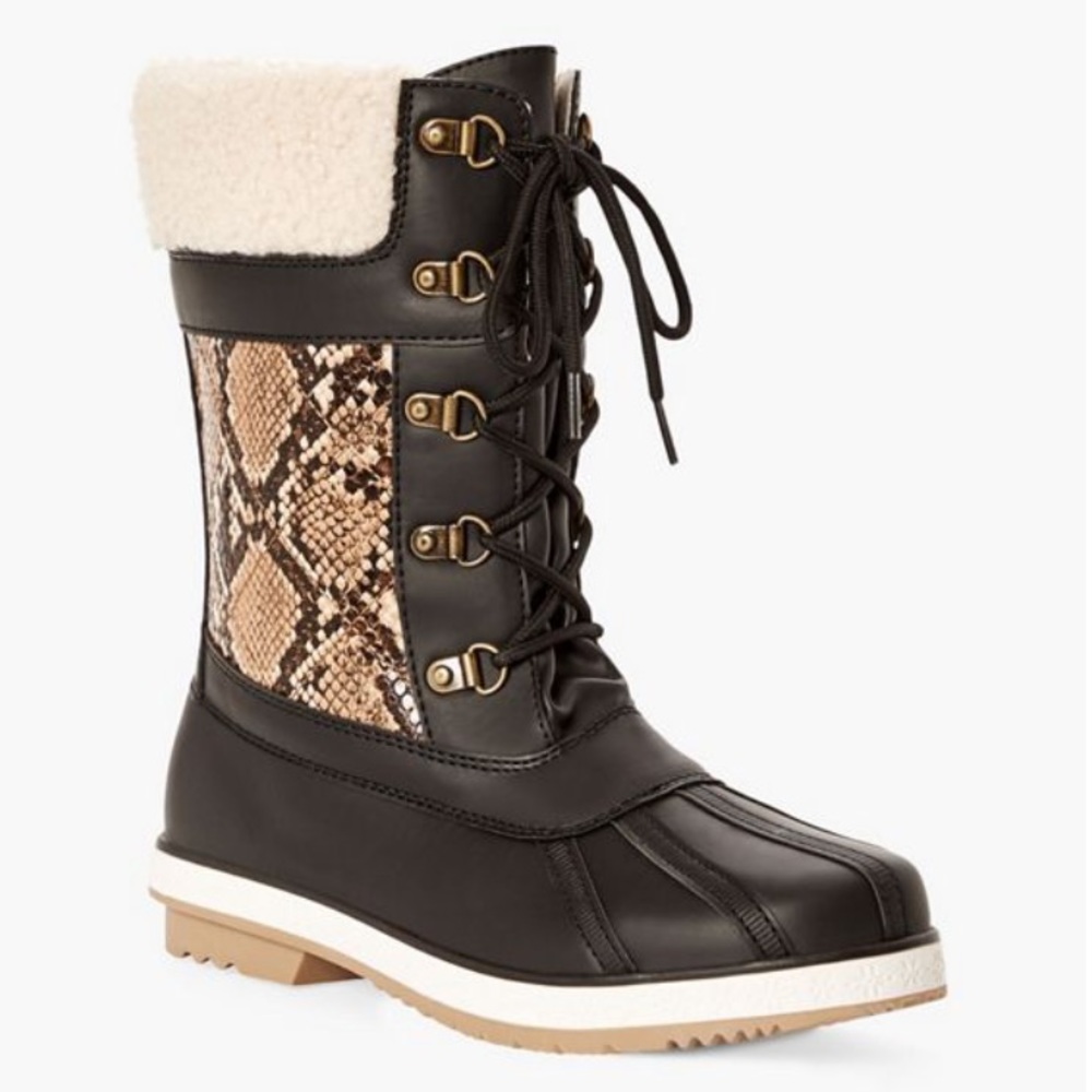 Snake print faux fur cuff winter boots Size 8.5
